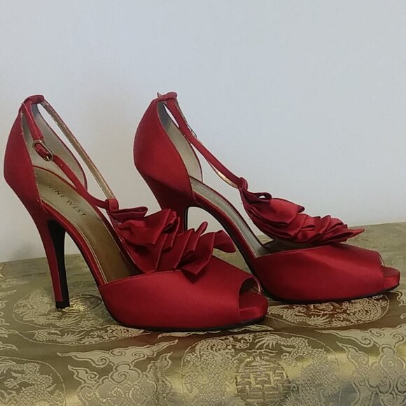 Fancy Dress Women's Nine West Red Heels - Size 8M - Picture 1 of 14